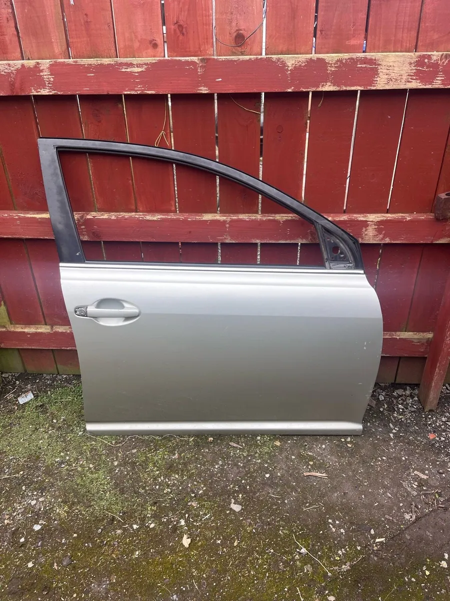 Toyota avensis door - Image 1