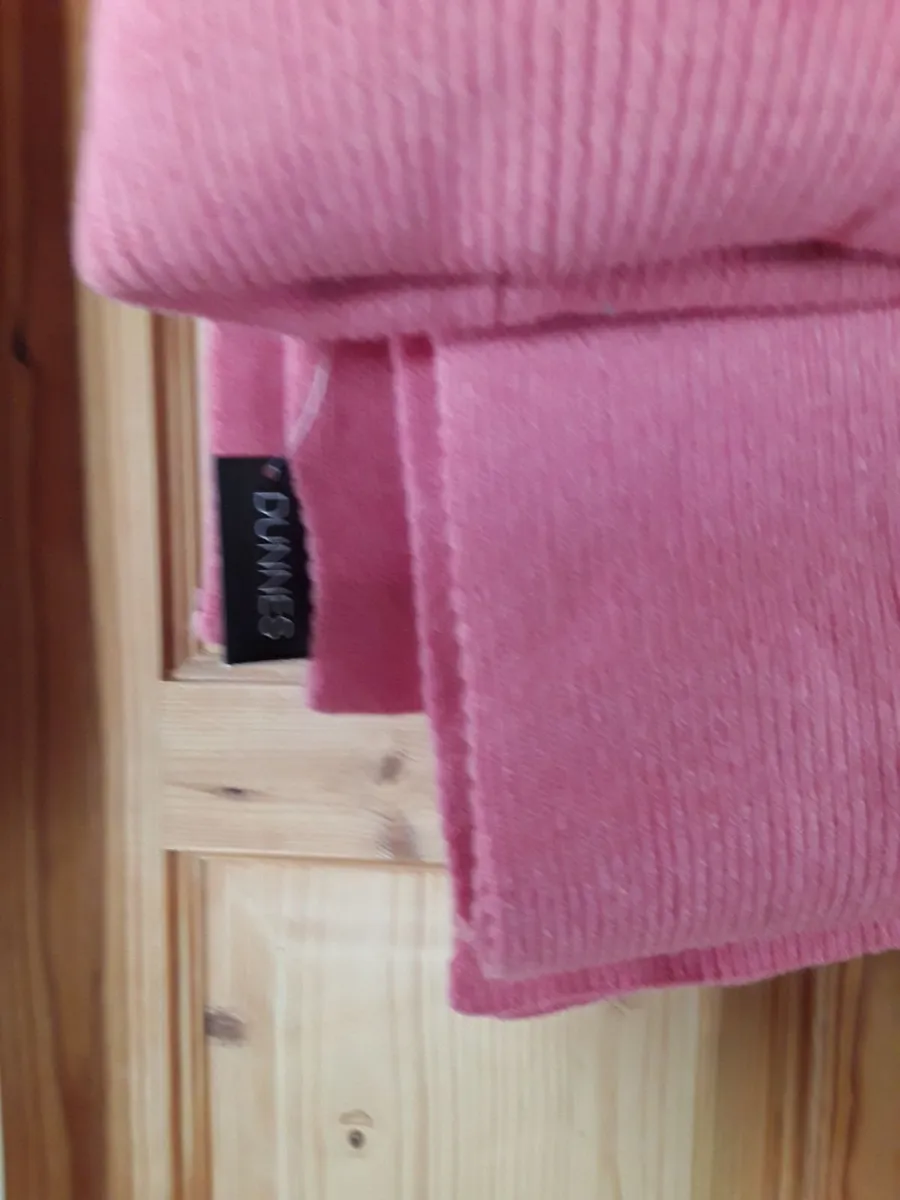 Brand new pink hat and scarf set unwanted gift - Image 2