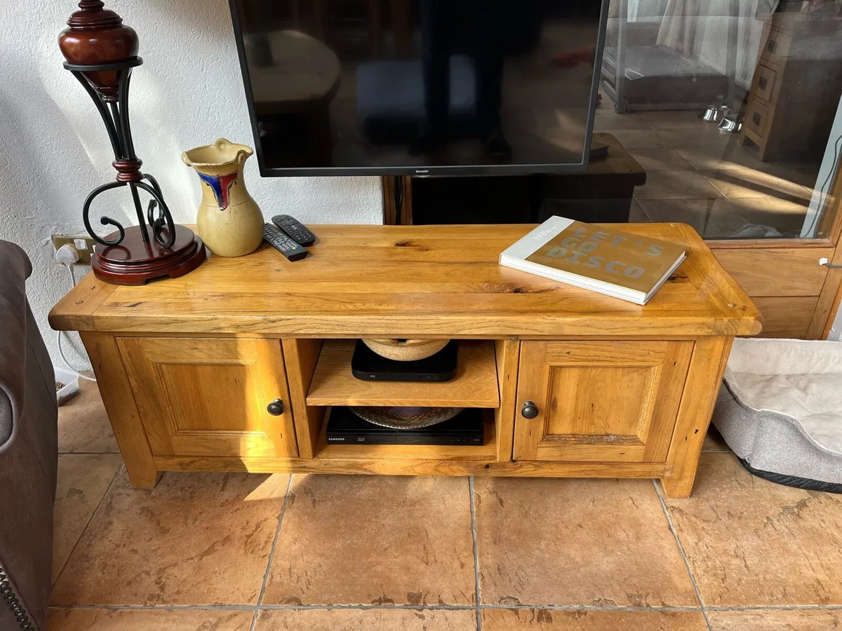 Oak extendable table and four chairs, TV unit - Image 4