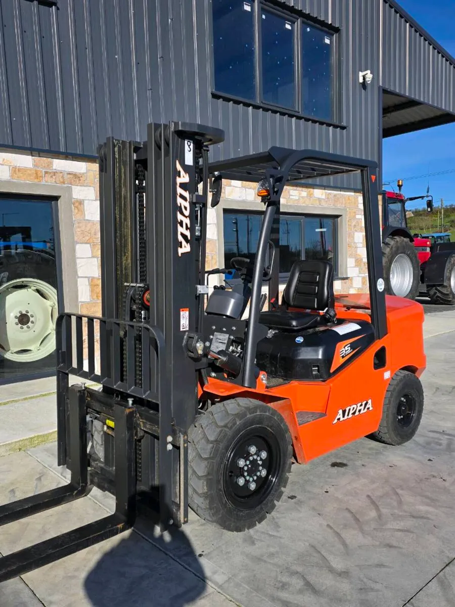Megalift 3T and Alpha 3.5T forklifts - Image 2