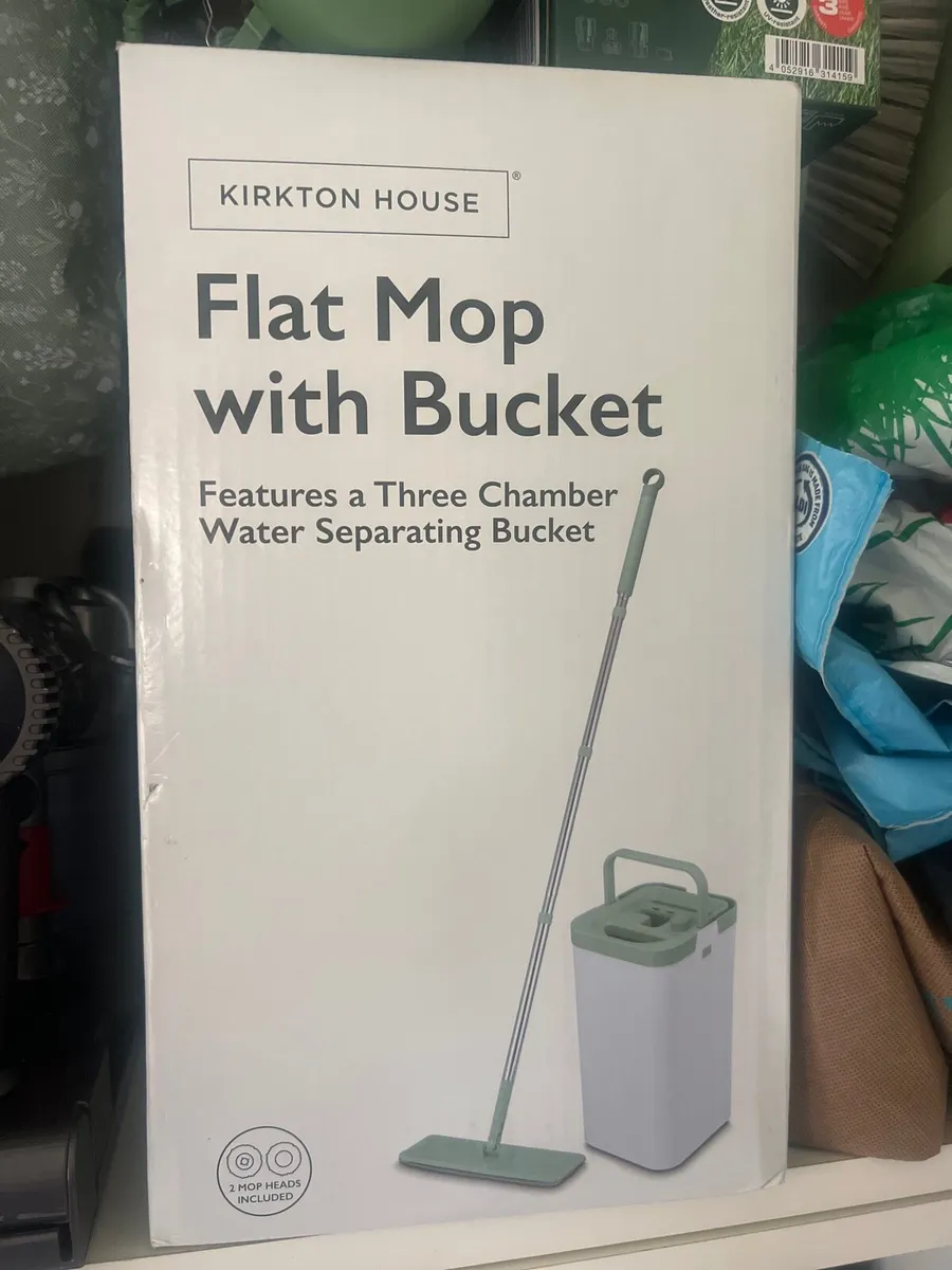 Mop and bucket - Image 1