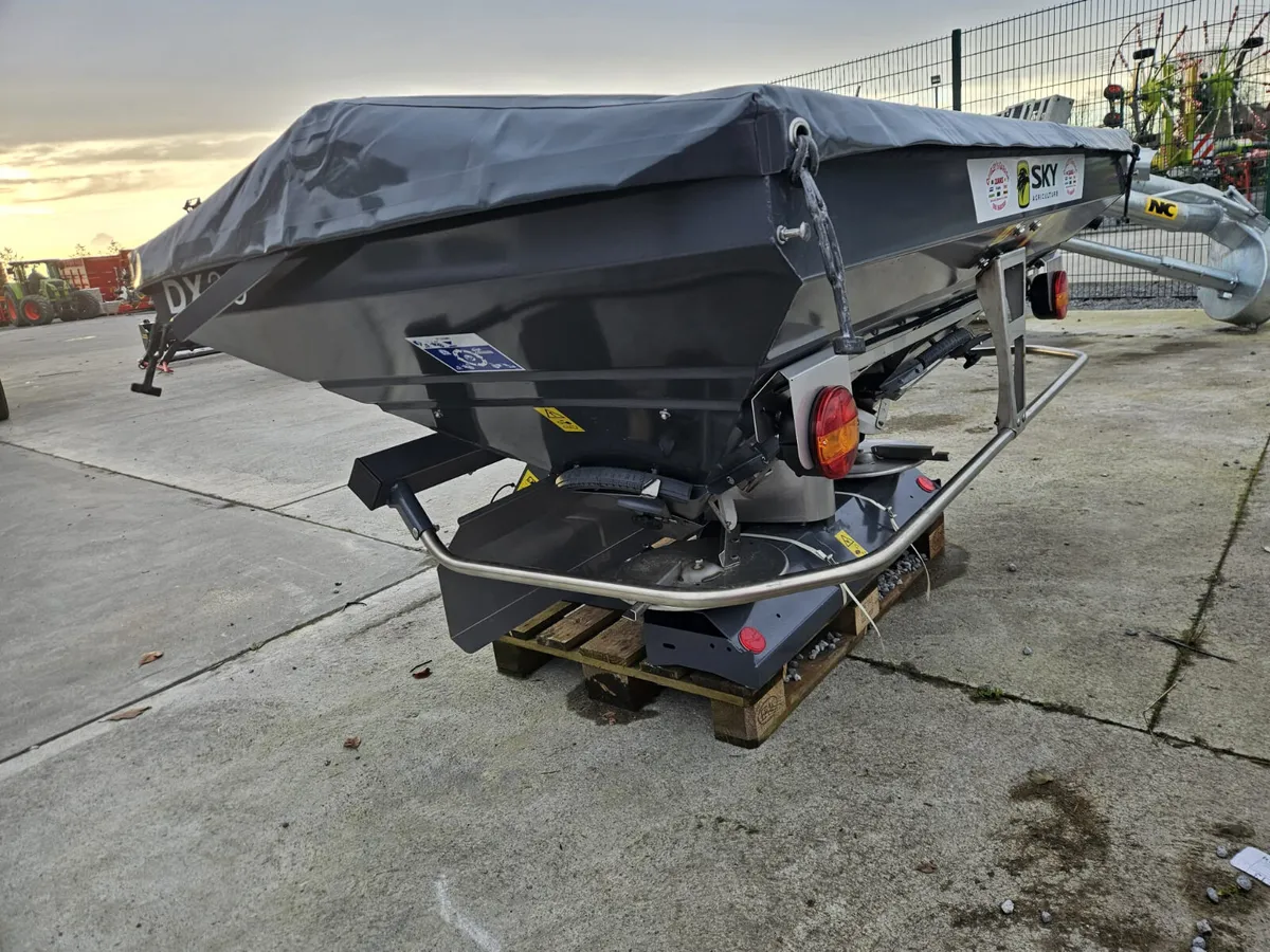 SKY FERTILIZER SPREADER - Image 4
