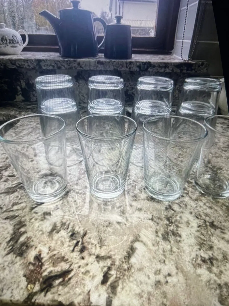 Set of 12 glasses - Image 1