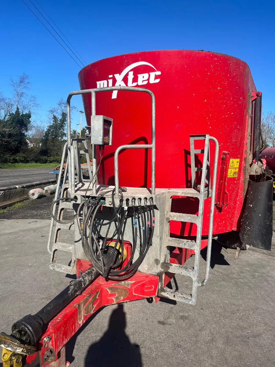 Used 2019 Mixtec Twin Auger Feeder - Image 2