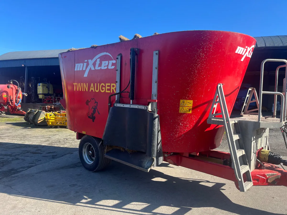 Used 2019 Mixtec Twin Auger Feeder - Image 1