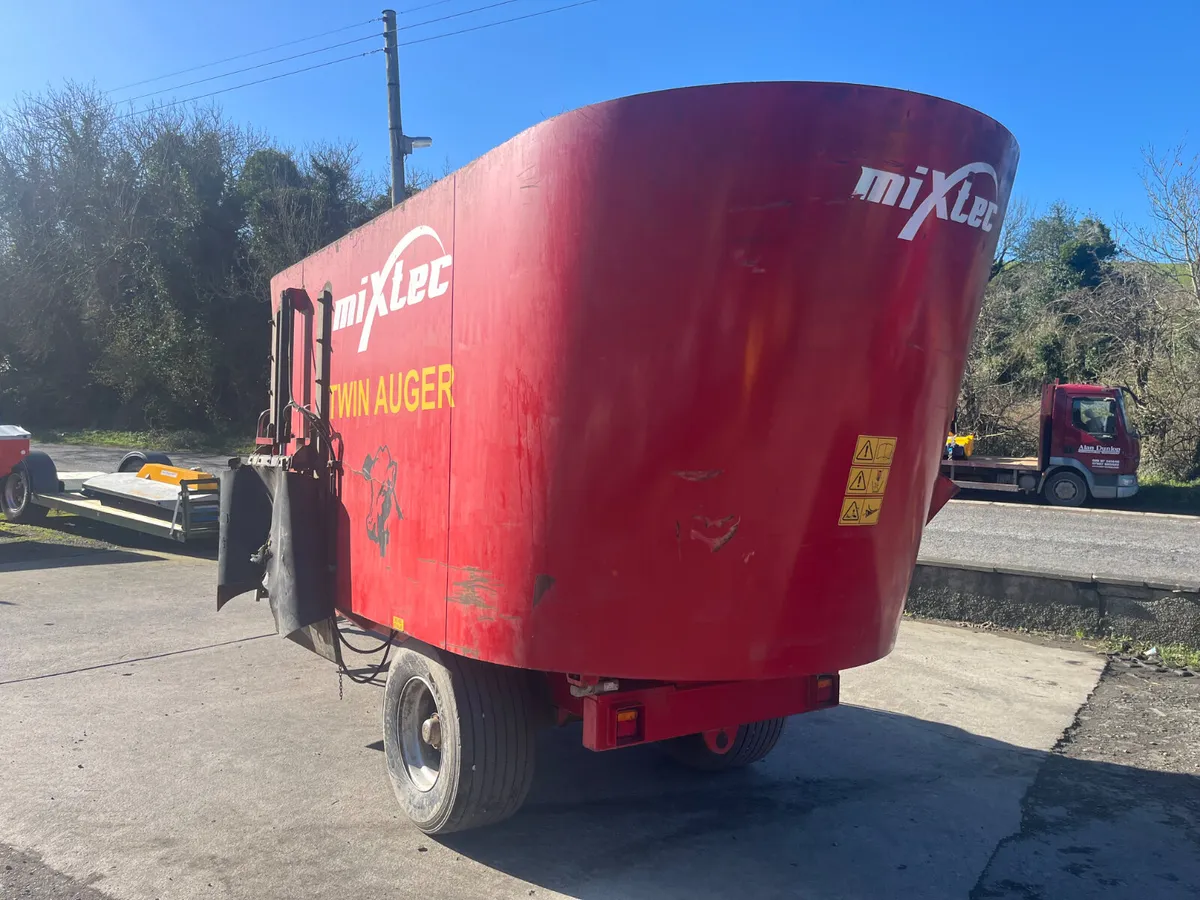 Used 2019 Mixtec Twin Auger Feeder - Image 3
