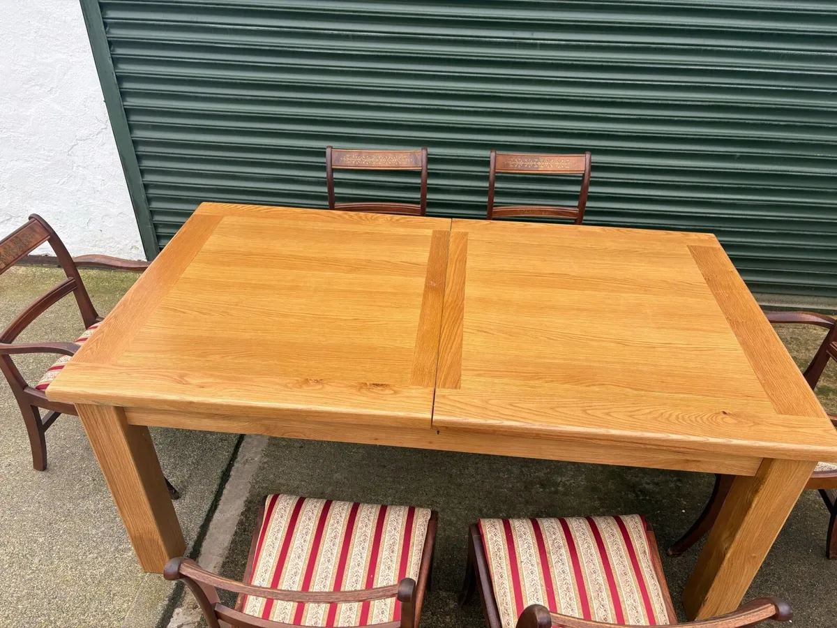 Table & chairs - Image 2