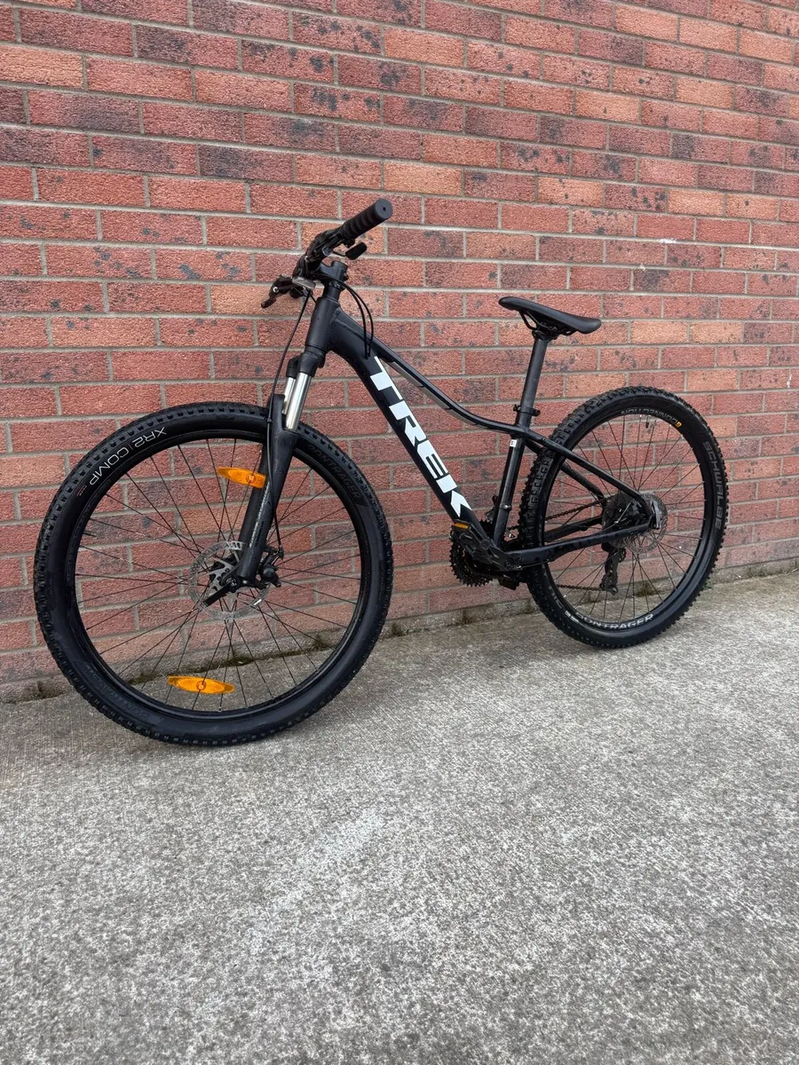 Trek Marlin 4 27.5” MTB - Image 2