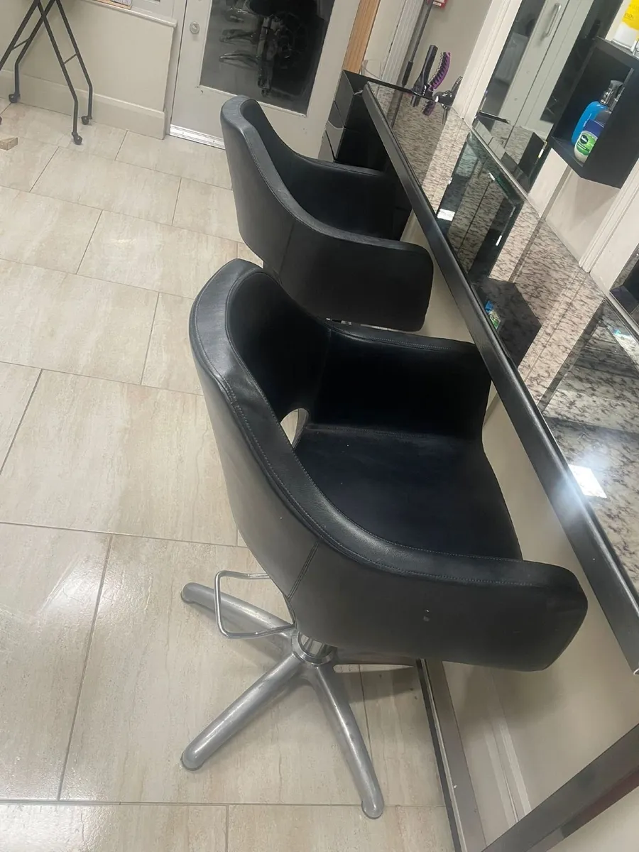 Hair salon stying chairs  8 and 1 wash basin - Image 4