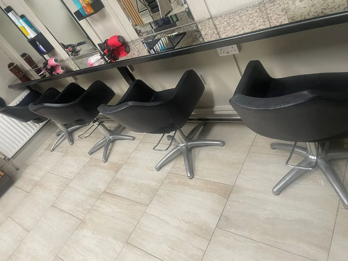 Hair salon stying chairs  8 and 1 wash basin - Image 1