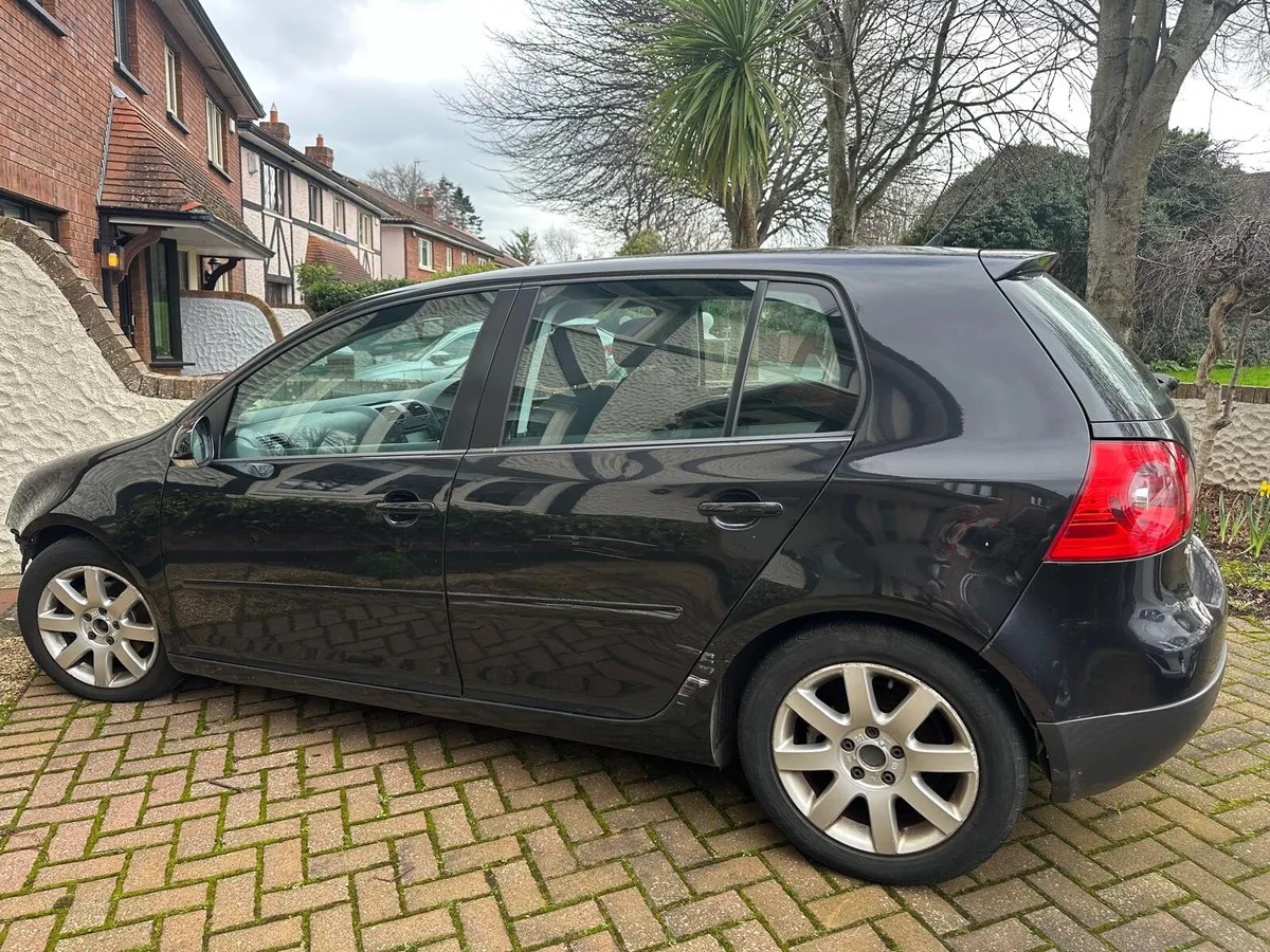 2006 Golf 1.6 automatic bumper needs to be reattac - Image 1