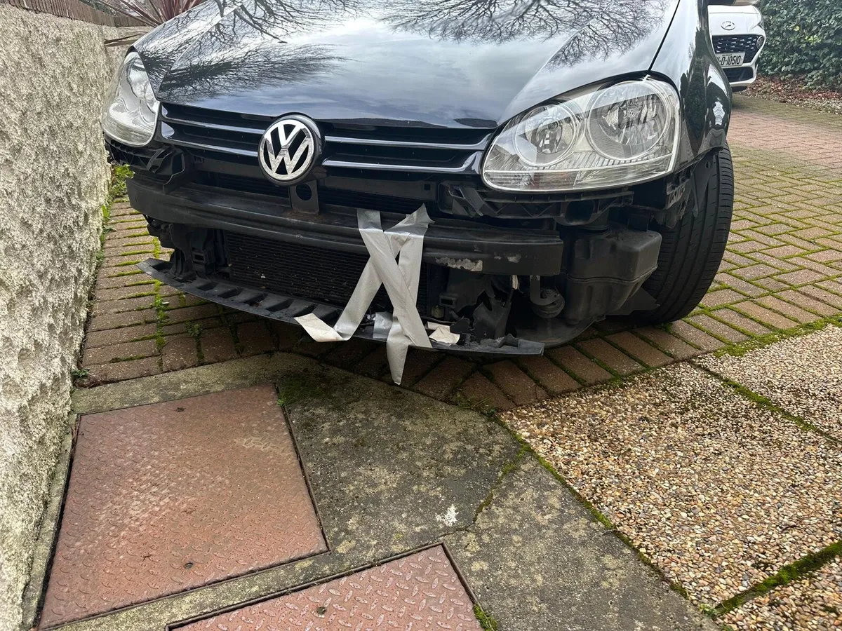 2006 Golf 1.6 automatic bumper needs to be reattac - Image 3