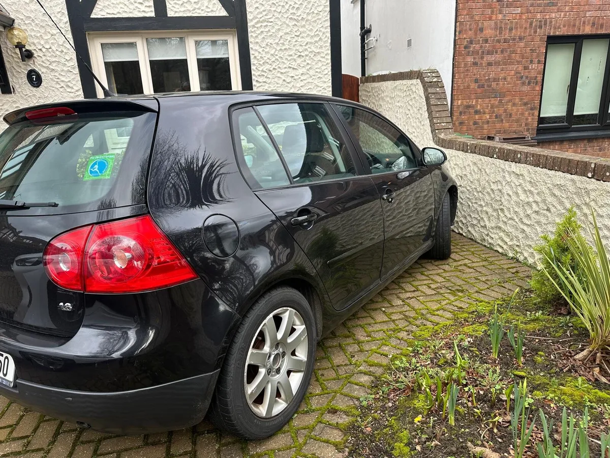 2006 Golf 1.6 automatic bumper needs to be reattac - Image 4