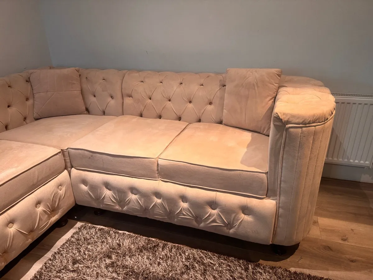 Chesterfield fabric corner sofa - Image 3