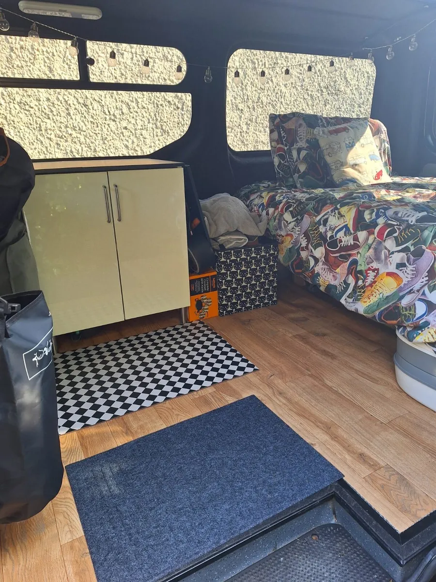 Renault Trafic Campervan - Image 3