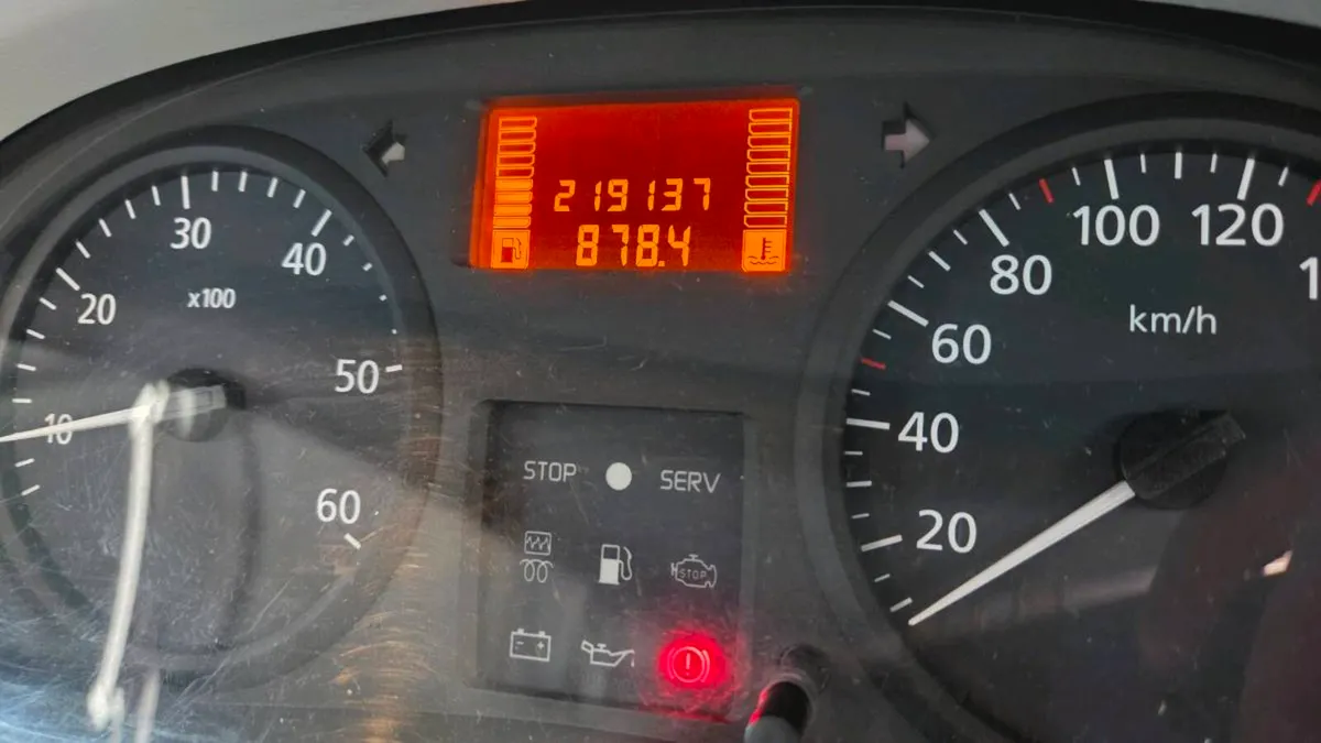 Renault Trafic Campervan - Image 4