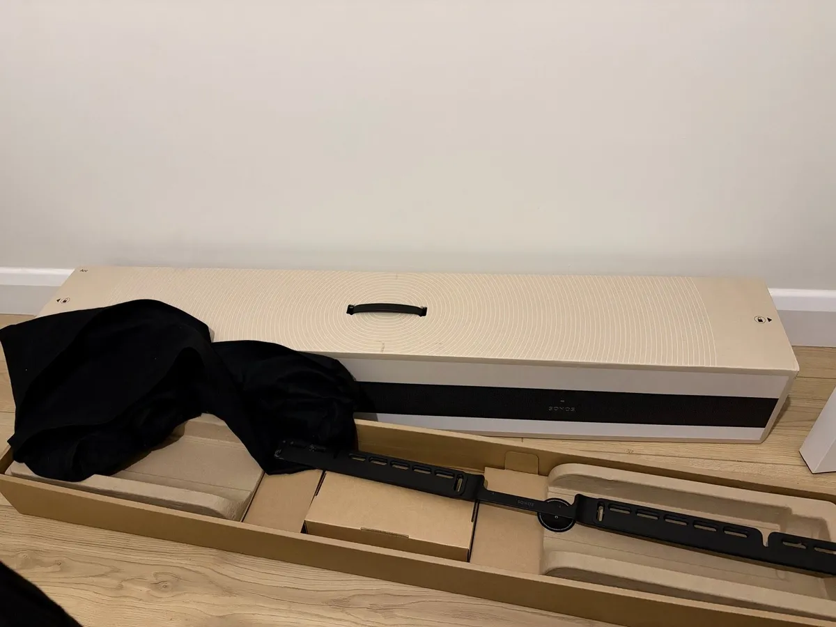 Sonos Arc with Wall mount - Image 3