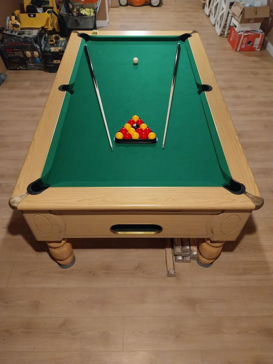 Pool table - Image 1