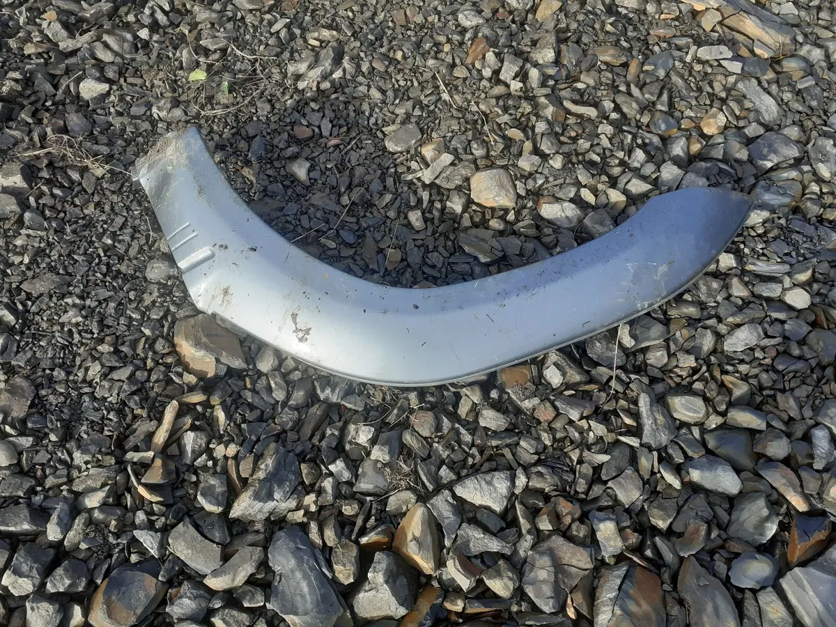 Bonnet  bumper  hatchback door - Image 3