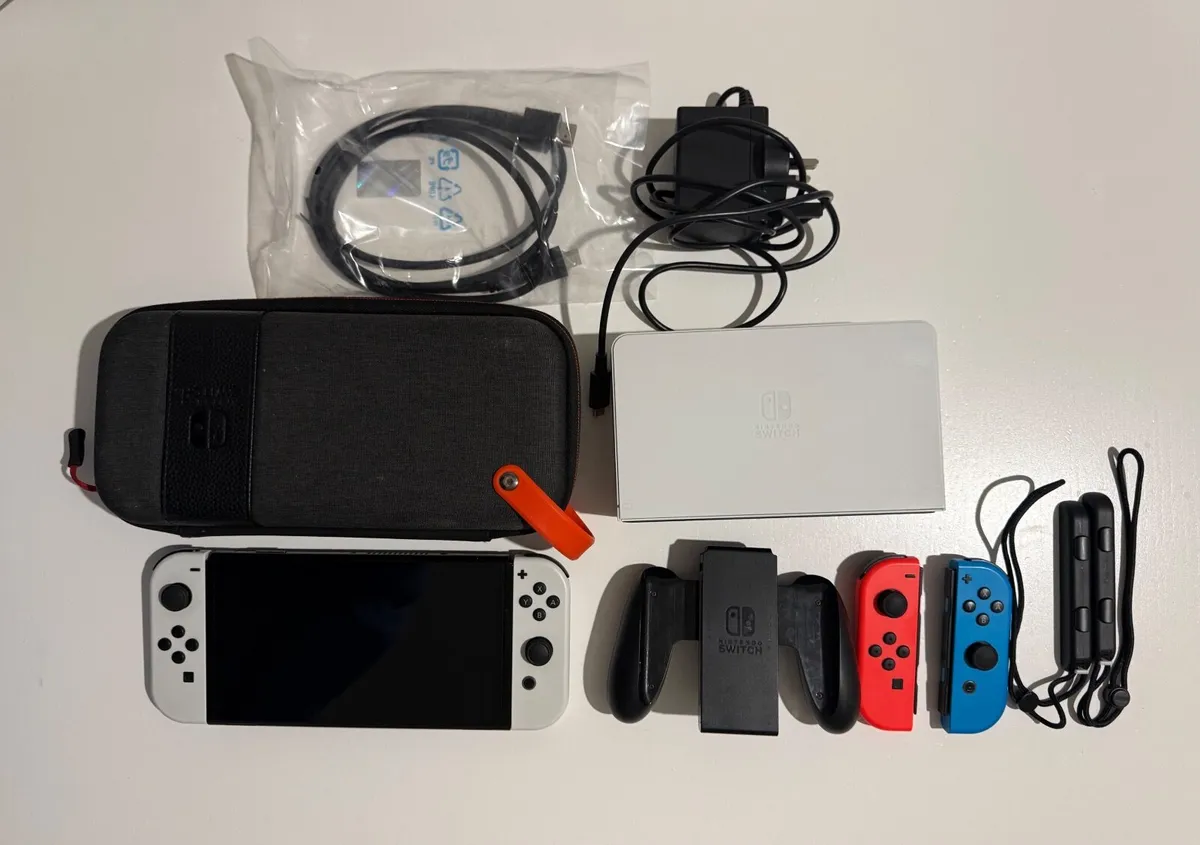 Nintendo Switch OLED 64gb - Image 1