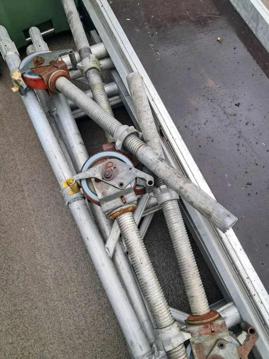 Aluminium tower scaffolding - Image 1