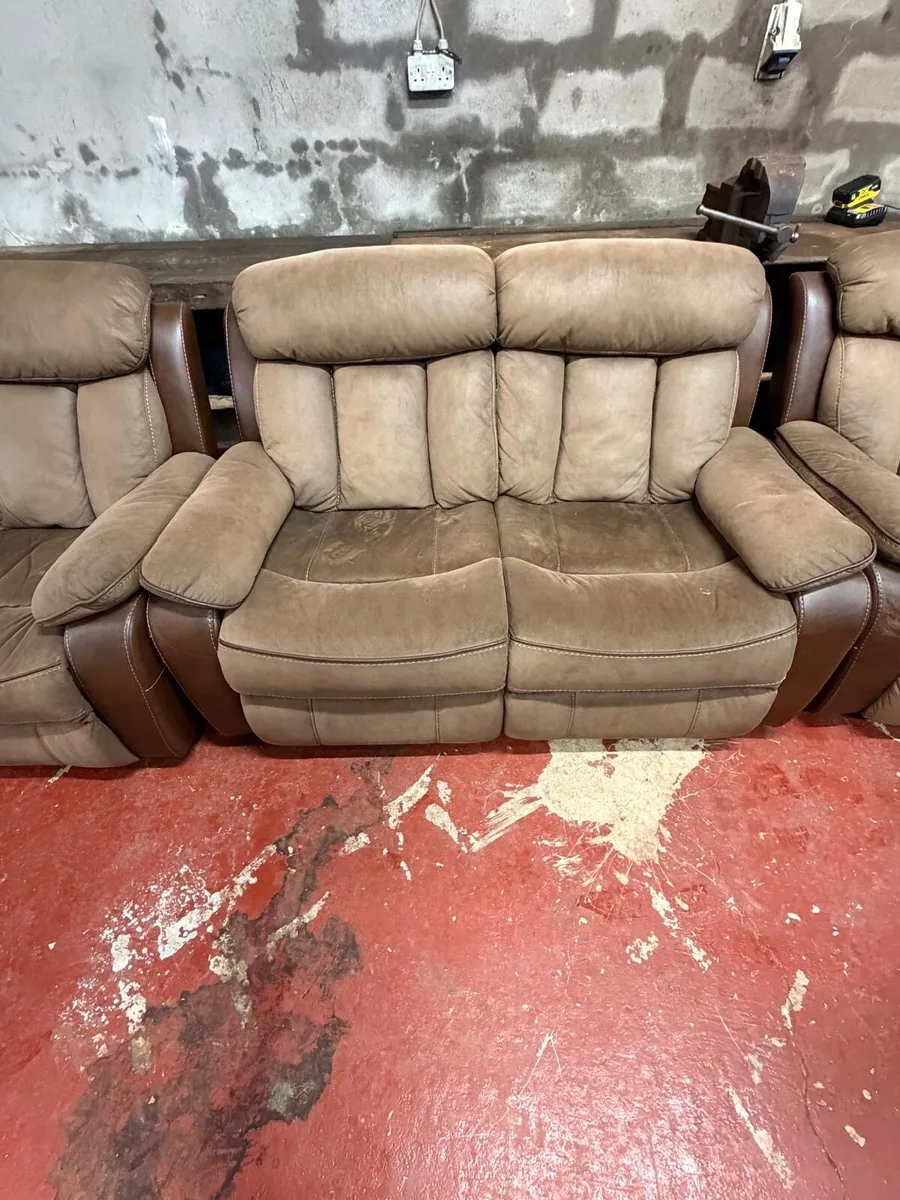 Free sofa - Image 1