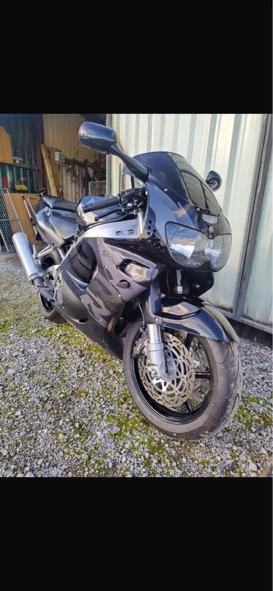 Honda fireblade 1996 sc33 - Image 2