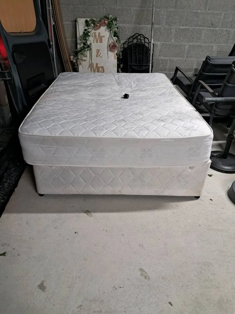 double bed, mattress and chest of drawers - Image 1