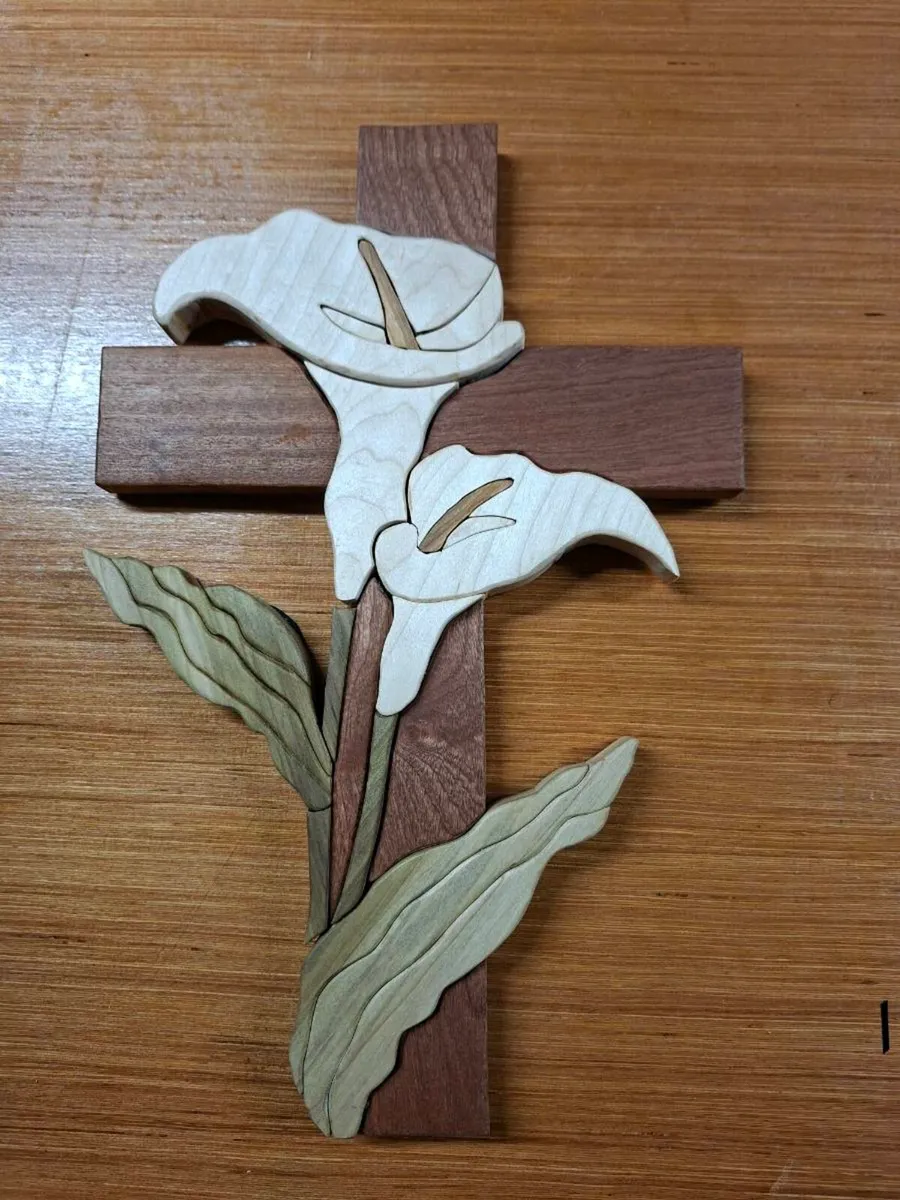 Intarsia Cross - Image 1