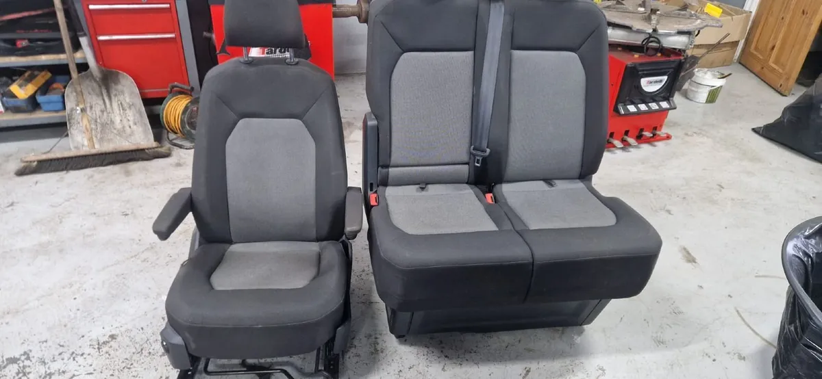 Car seats - Image 1