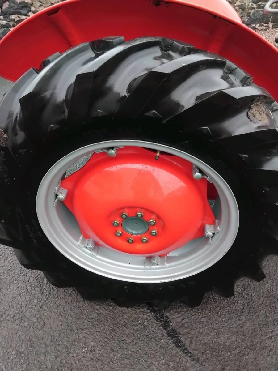 Vintage tractors - Image 2