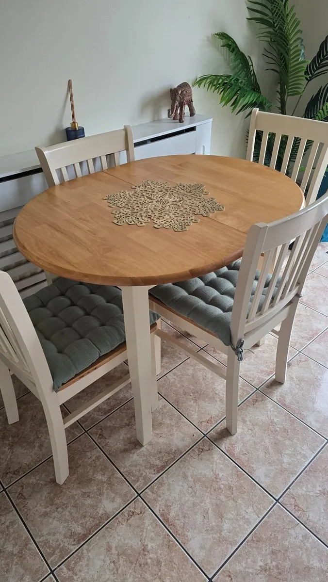 Kitchen Table & chairs - Image 1