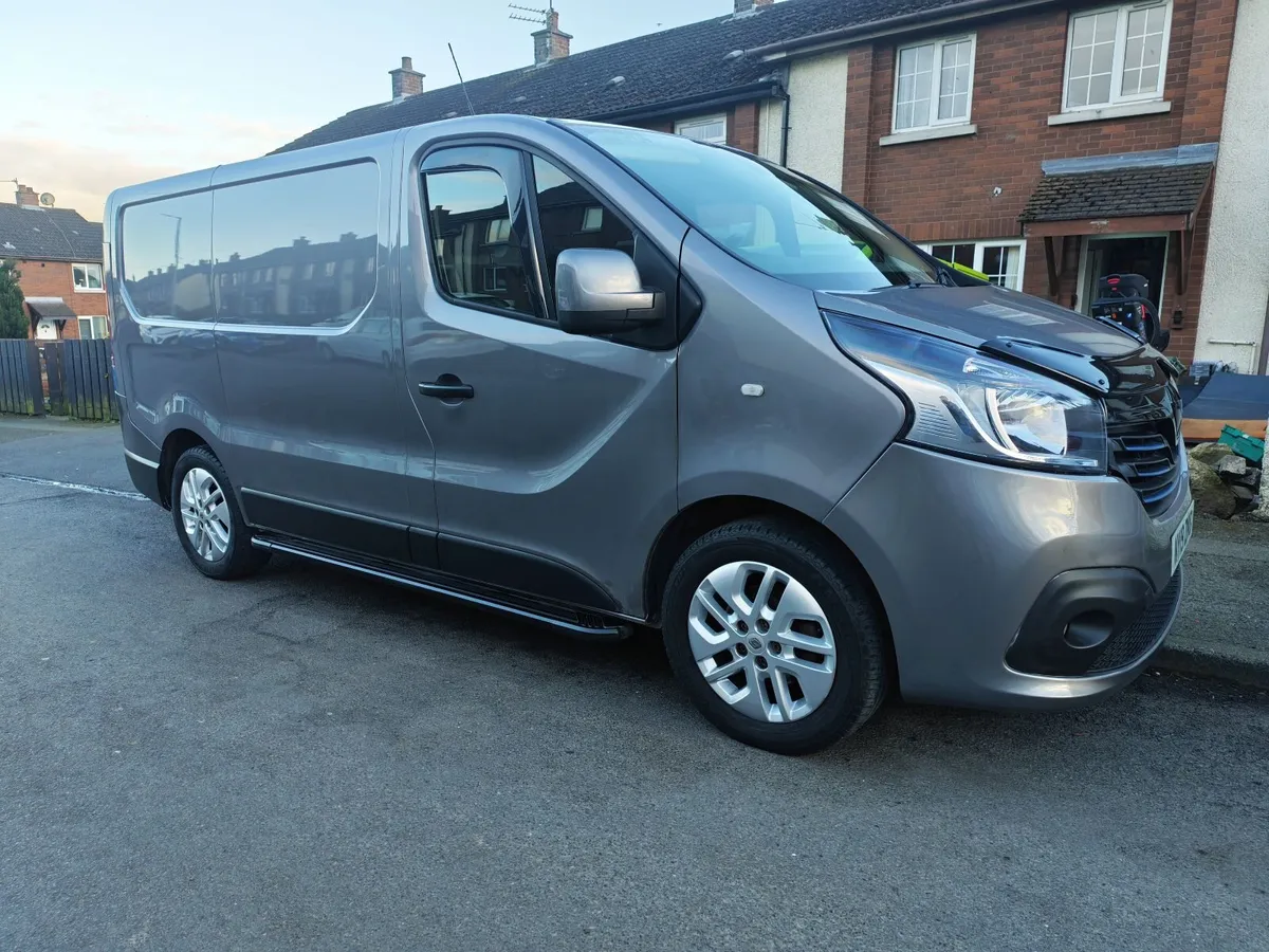 Renault Trafic 1.6 dci SWB sportive low mileage - Image 2