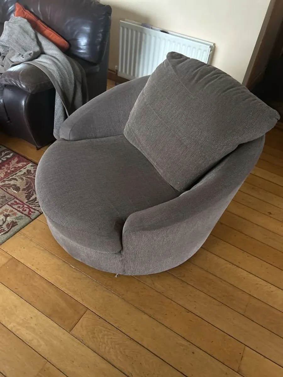 Swivel Chair - FREE - Image 2
