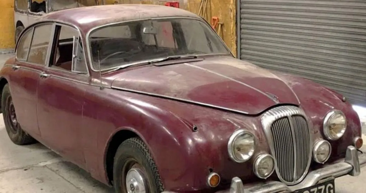 Daimler 250 v8