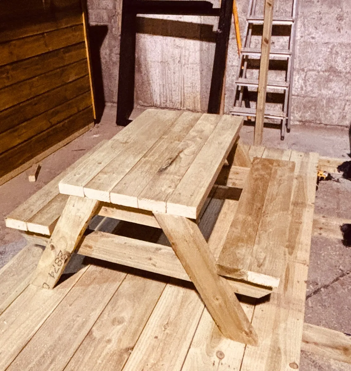 Children’s picnic bench - Image 1