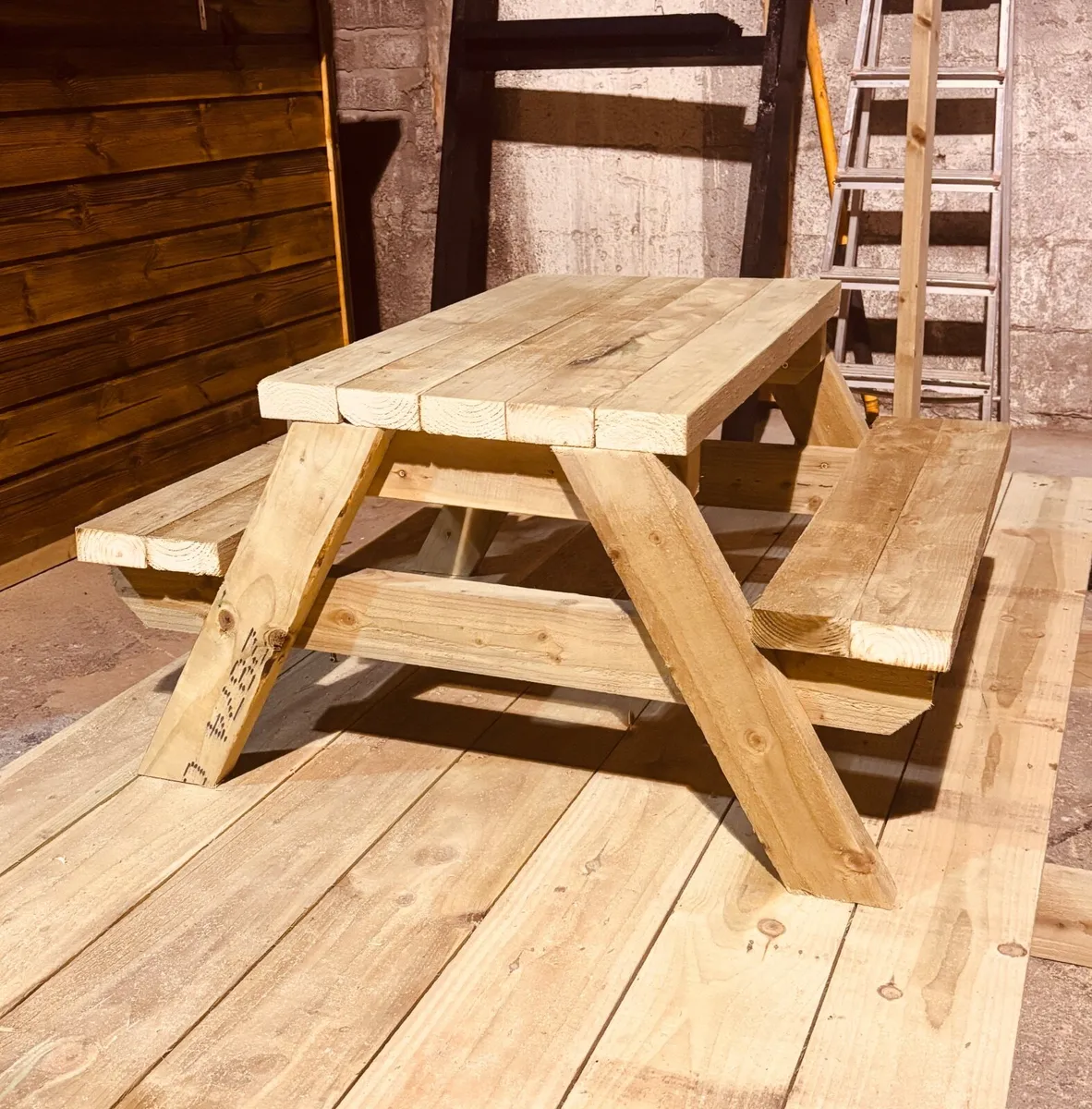 Children’s picnic bench - Image 2