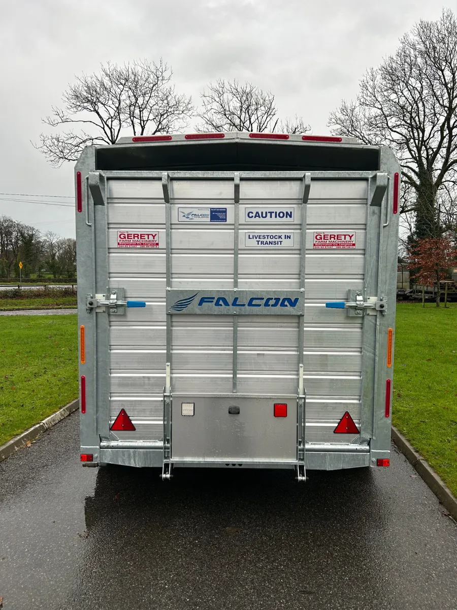 Falcon 14x 6 Tri Axle Cattle Trailer - Image 3