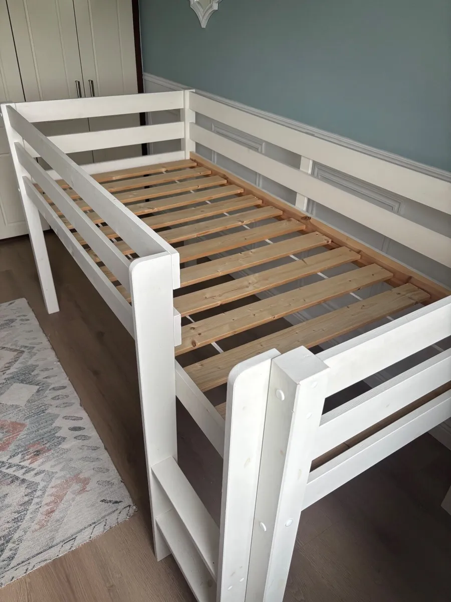 Children’s single bed - Image 1