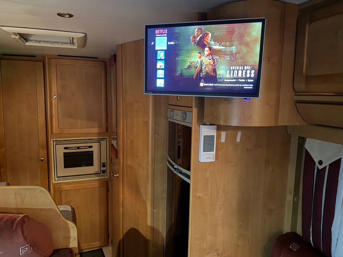 Rapido 9048DF 2007 Luxury A-Class 4 berth - Image 2