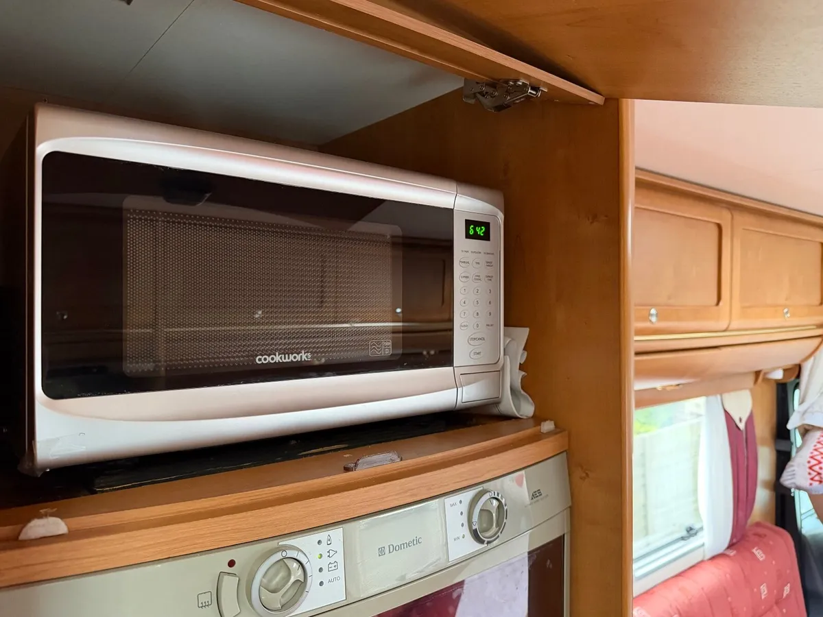 Rapido 9048DF 2007 Luxury A-Class 4 berth - Image 4