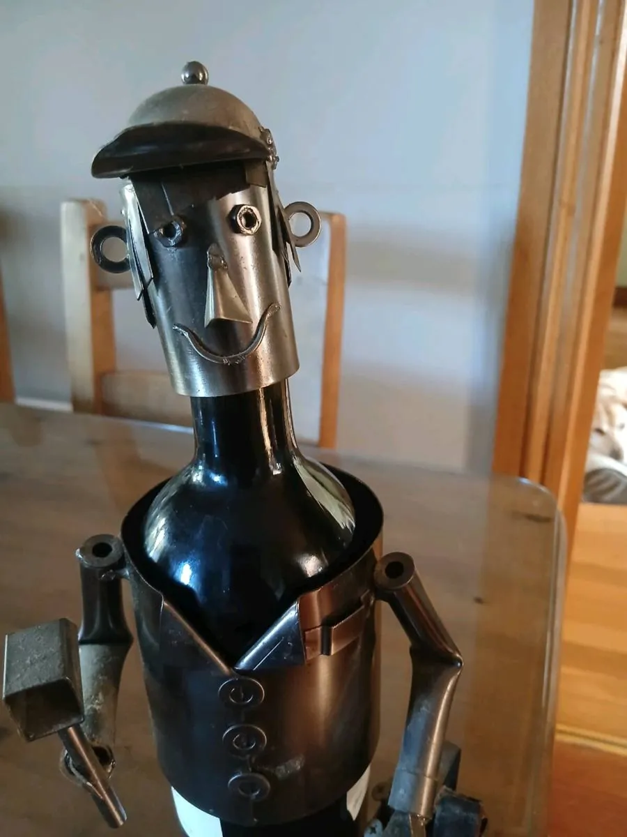 Novelty smiling  workman  wine bottle holder - Image 1