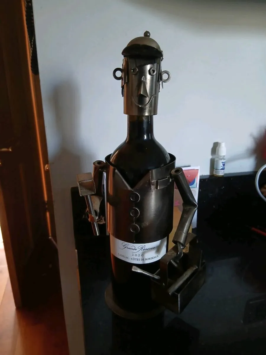 Novelty smiling  workman  wine bottle holder - Image 3