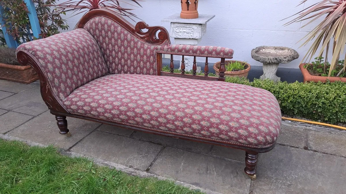 Antique Chaise Longue - Image 1