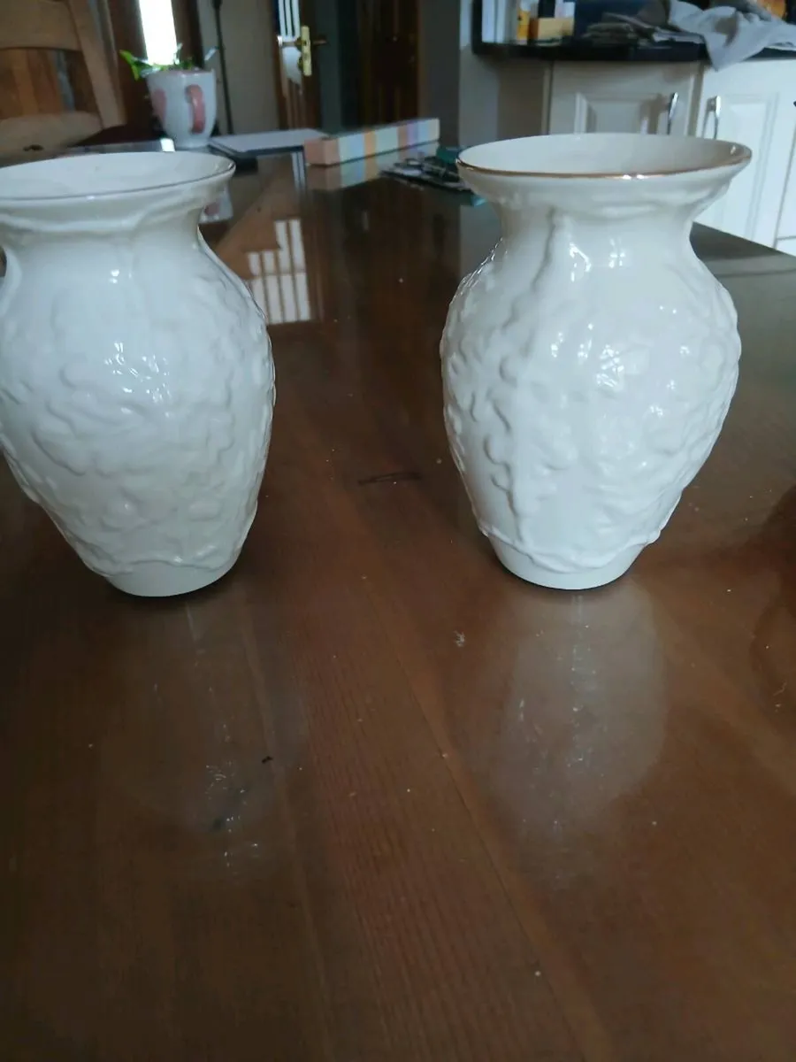 Beelek small vases - Image 4