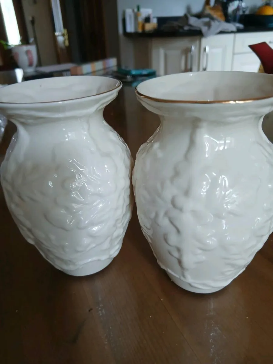Beelek small vases - Image 1