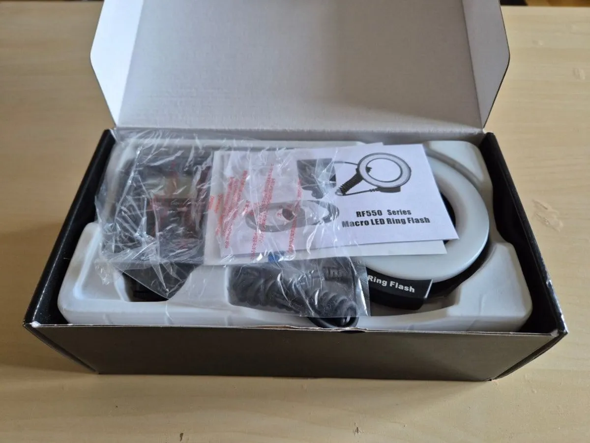 Neewer RF550 ring flash - Image 1