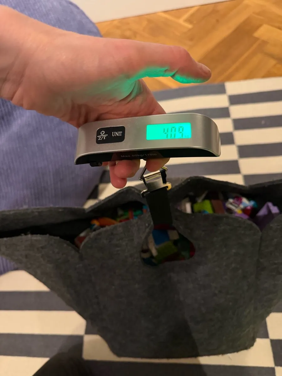 Lego - assorted pieces with books - Image 4