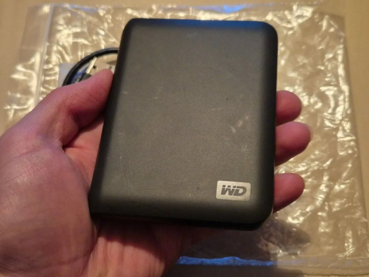 WD My Passport 320GB portable hard disk - Image 1