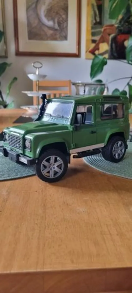 Large Defender model - Image 2